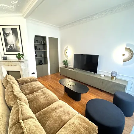 Parisian Luxury Style - Heart Of Montparnasse *
