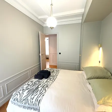 Parisian Luxury Style - Heart Of Montparnasse Apartment *
