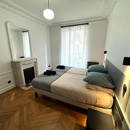 Parisian Luxury Style - Heart Of Montparnasse Apartment *