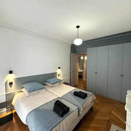 Parisian Luxury Style - Heart Of Montparnasse Apartment